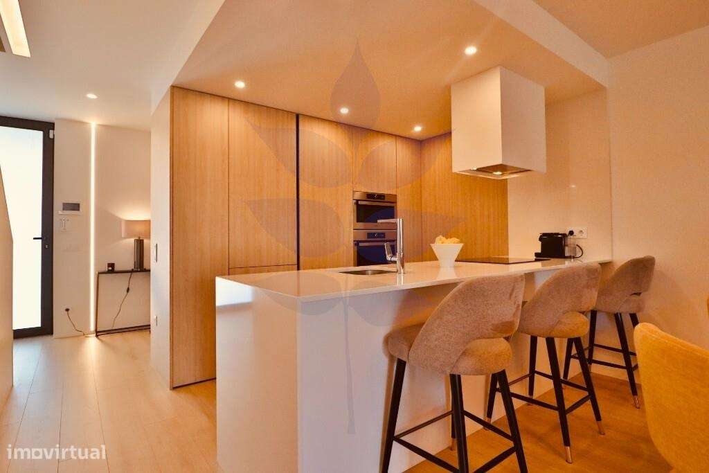 Vende-se T3 Duplex - Condominio Fechado - Como Novo - Empreendimento V-3