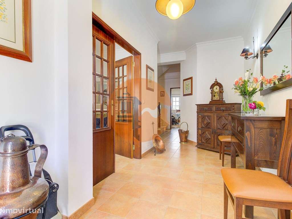 Moradia T3+2 com Jardim, Garagem e Vista Castelo no Centro de Castr...-9