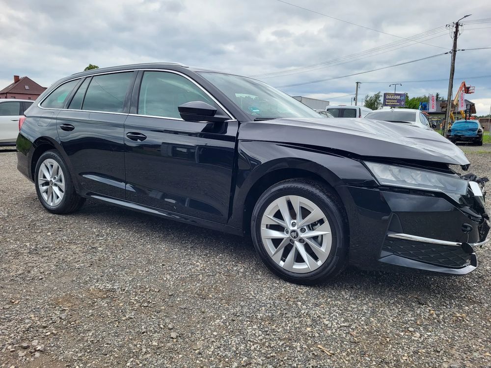 Skoda Octavia IV 1.5 TSI mHEV DSG Selection 2025