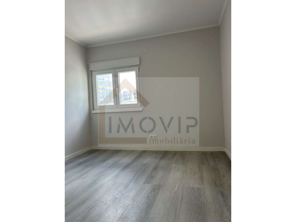 Apartamento T3 Laranjeiro 2º andar-9