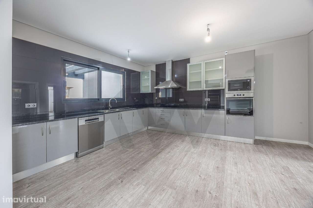 Moradia Moderna T3 em construção | Fração B | São Roque, Funchal | Ilh - Grande imagem: 5/28