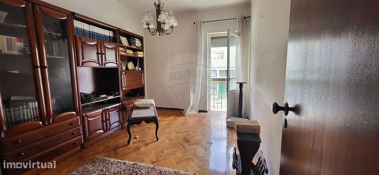 Apartamento T3 à venda em Almada-0