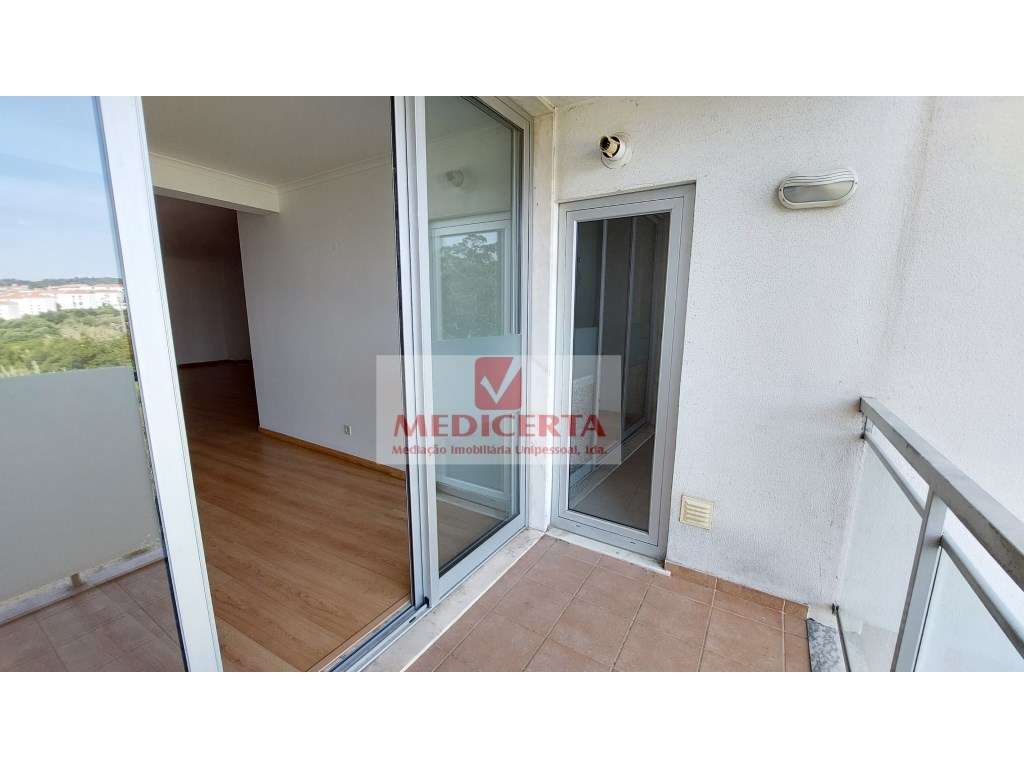 T2 boas áreas - parqueamento - Rinchoa - Ocupado - Grande imagem: 2/24