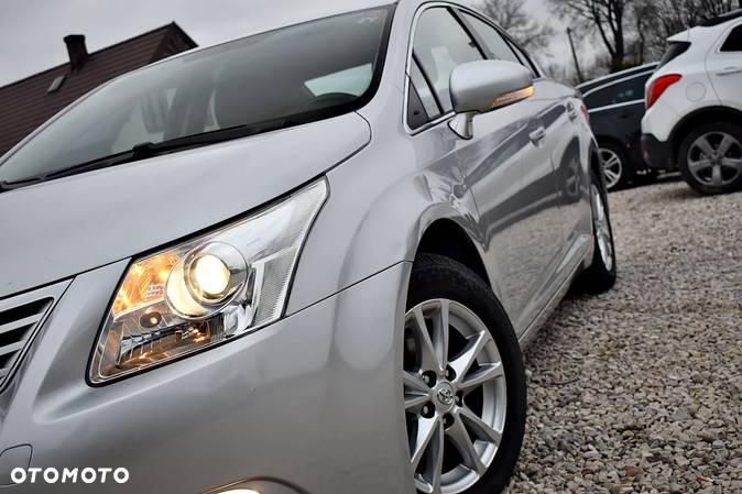 Toyota Avensis 2.0 D-4D Sol - 2