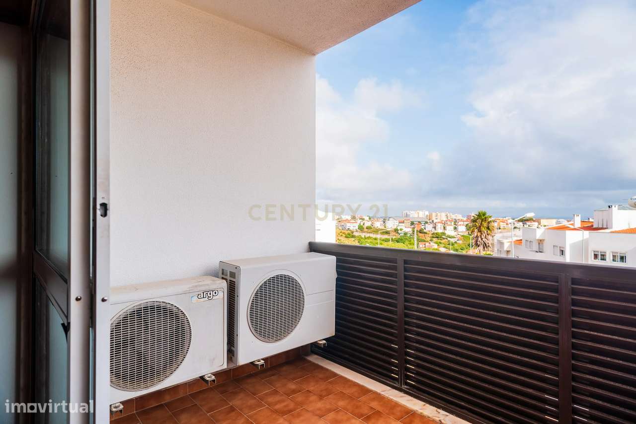Duplex T3+3 com Vista Mar e Garagem Box – junto à praia e à A5-8