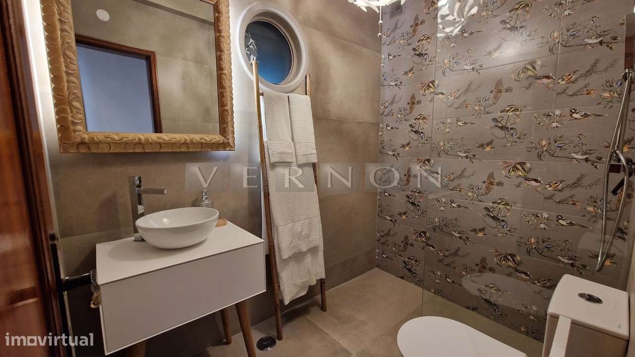 Charmosa e espaçosa moradia com 3 quartos e piscina para venda entre L-4