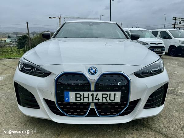 BMW i4 eDrive40 Desportiva M - 33