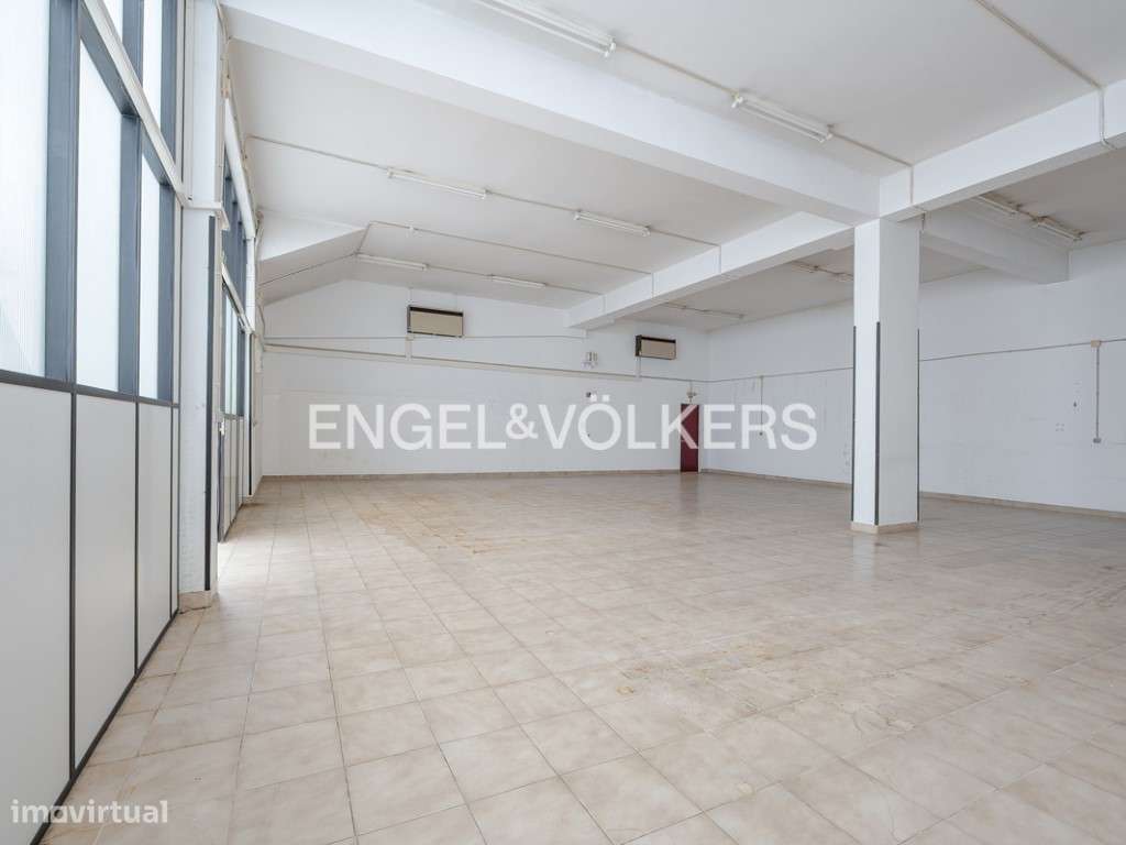 Espaço Comercial com Armazém e Escritório no Lumiar - Grande imagem: 3/51