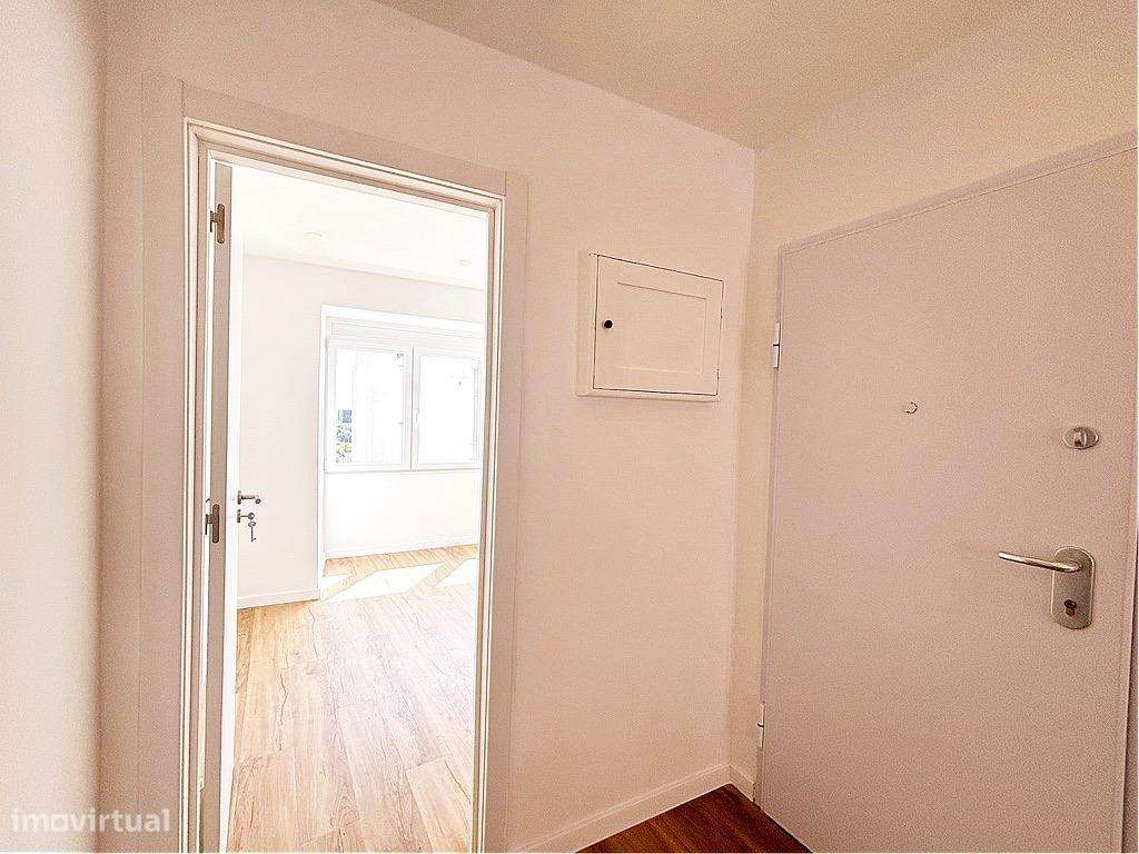 T2 Remodelado com Excelente Luz Natural no Forte da Casa!-17
