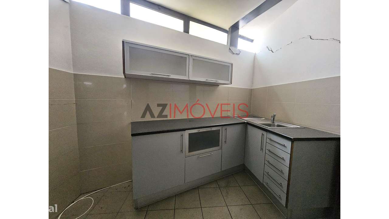 VENDE-SE ARMAZÉM EM AUTOGUIA, OURÉM-19