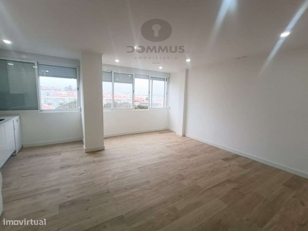 Apartamento T4 Totalmente Remodelado na Damaia-7