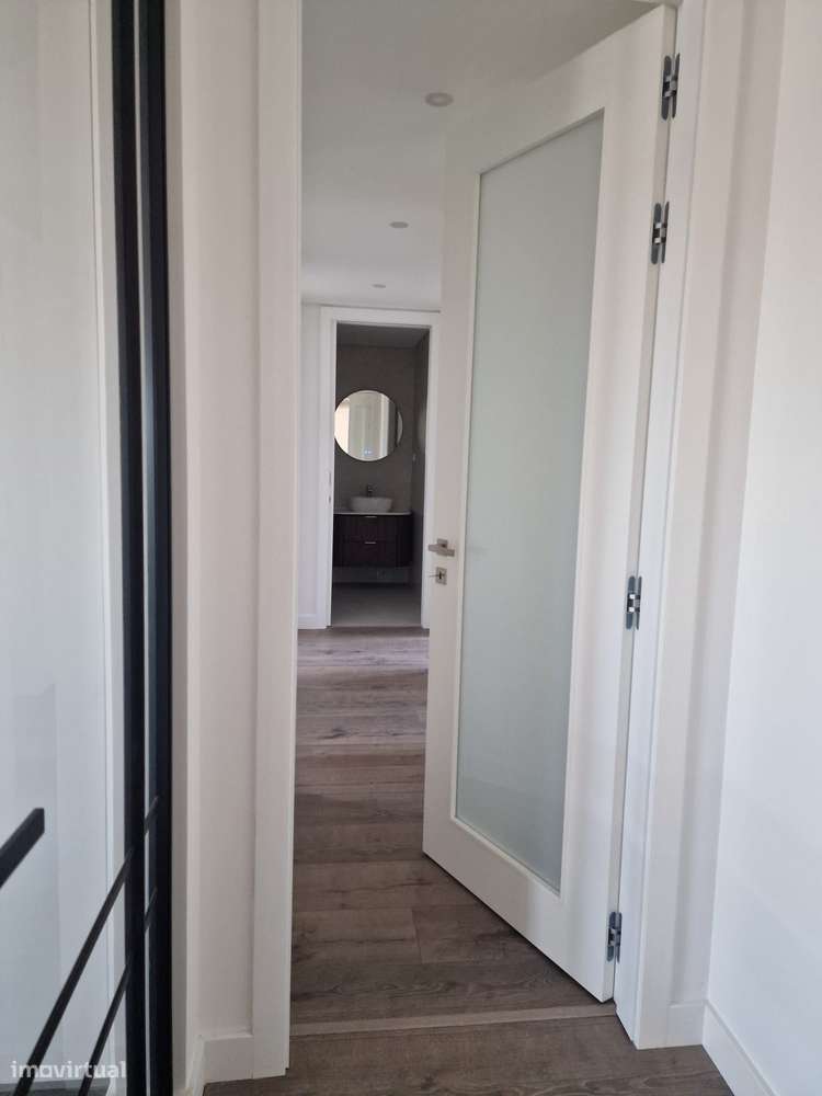 T3 2º Luxo c Estac. Arrecad., Varandas, Vistas jtº Forúm Almada-9