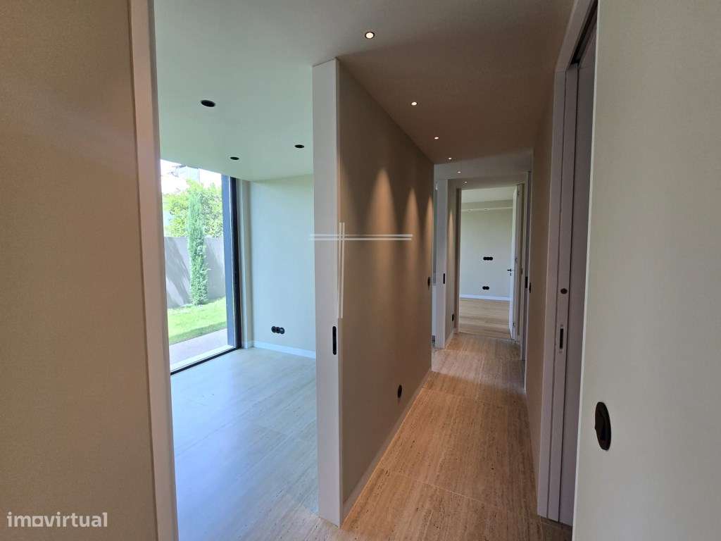 Moradia isolada T5, arquitetura contemporânea com piscina - Verdizela-55