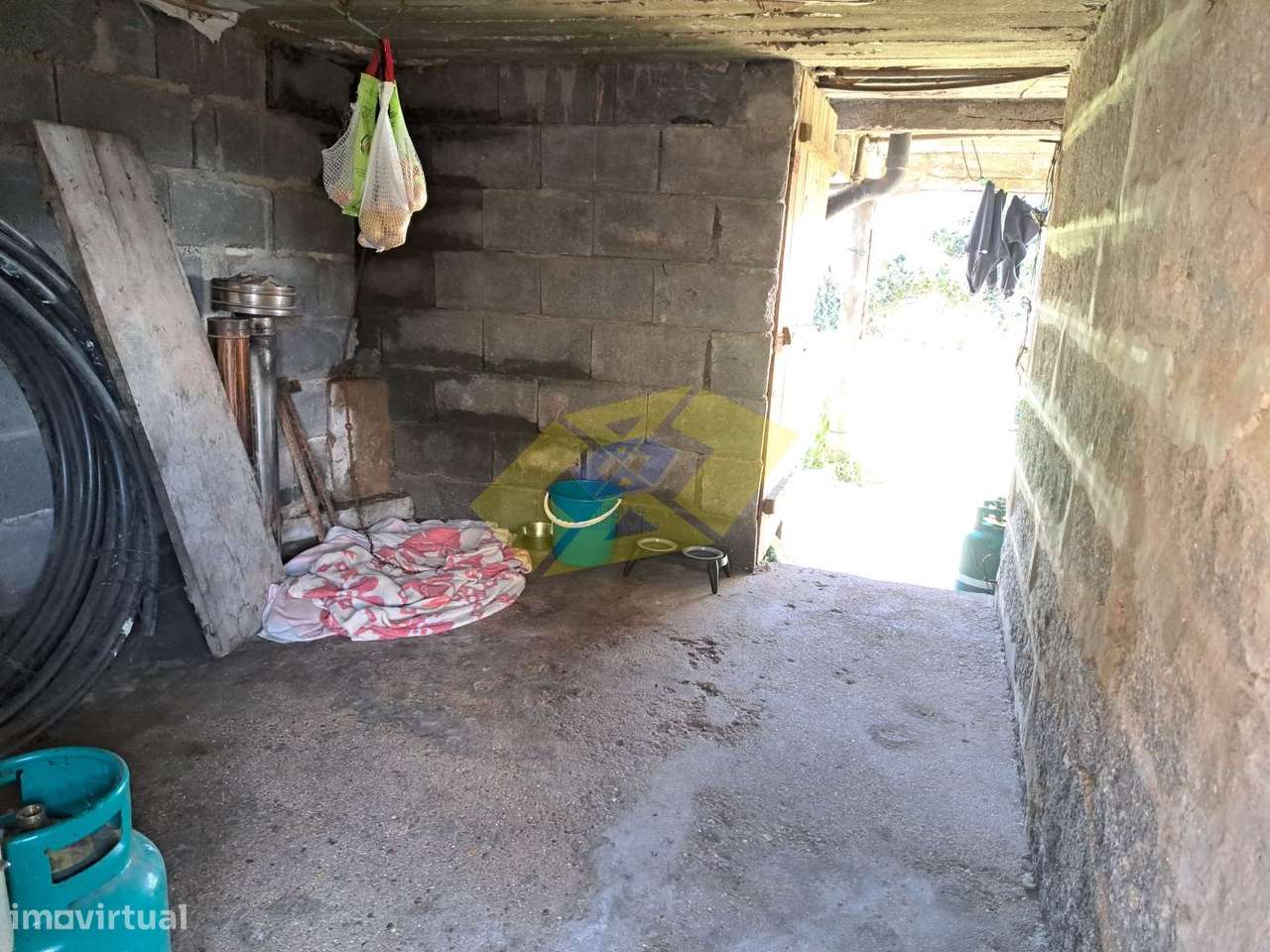 Moradia T3 em Agilde (Celorico de Basto)-15