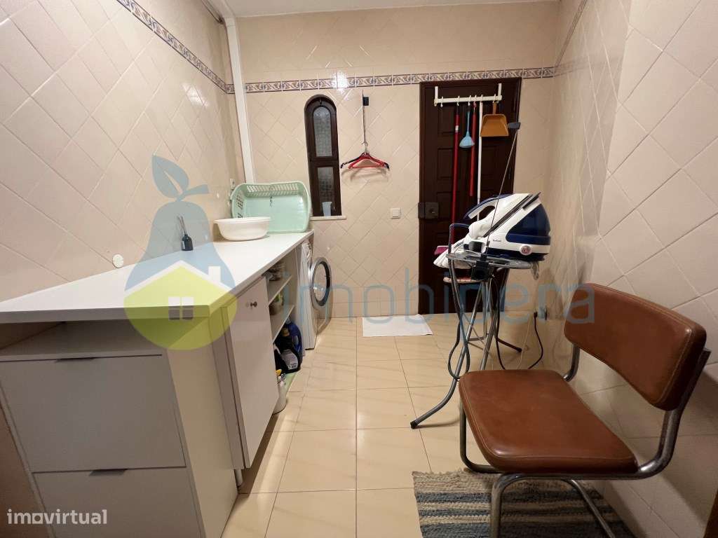 SOBERBA MORADIA T6 COM CASA DE HOSPEDES EM ANEXO-41