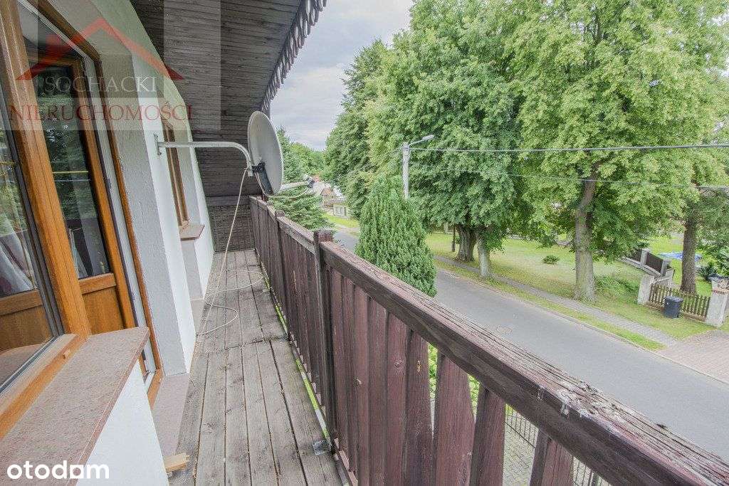 Duży dom w spokojnej okolicy-18