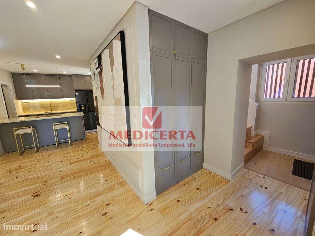 Belas - Moradia T4 + Logradouro / Totalmente restaurada - Grande imagem: 5/52