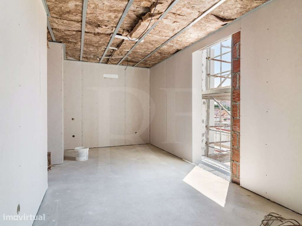 Apartamento T2 com varanda numa das zonas mais desejadas de Lisboa-4