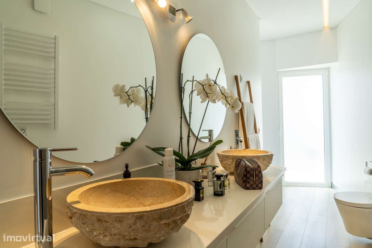 Moradia independente à venda na Estrada Velha da Avessada, 2665-40