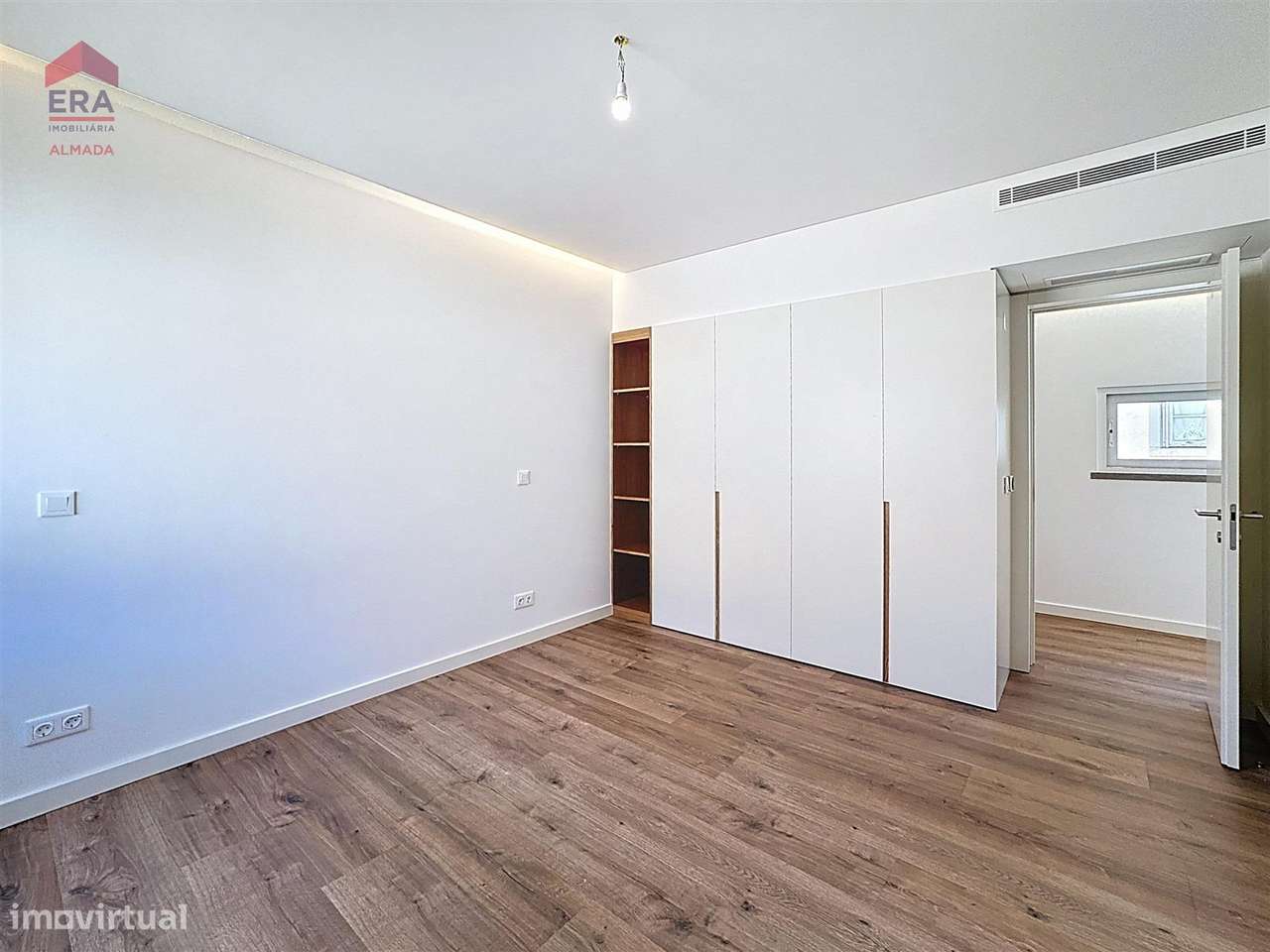 Nova Moradia em Almada , 5 suites, garagem e jardim-21