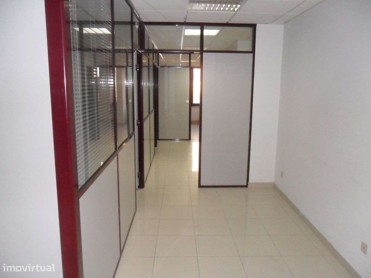 Escritório jto Centro Sul-Ponte 25 Abril, Metro e Bus - Grande imagem: 4/19