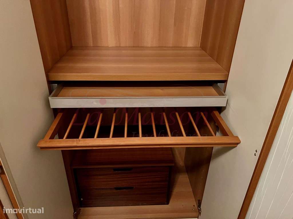 Moradia V4 Duplex no Centro de Loures-49