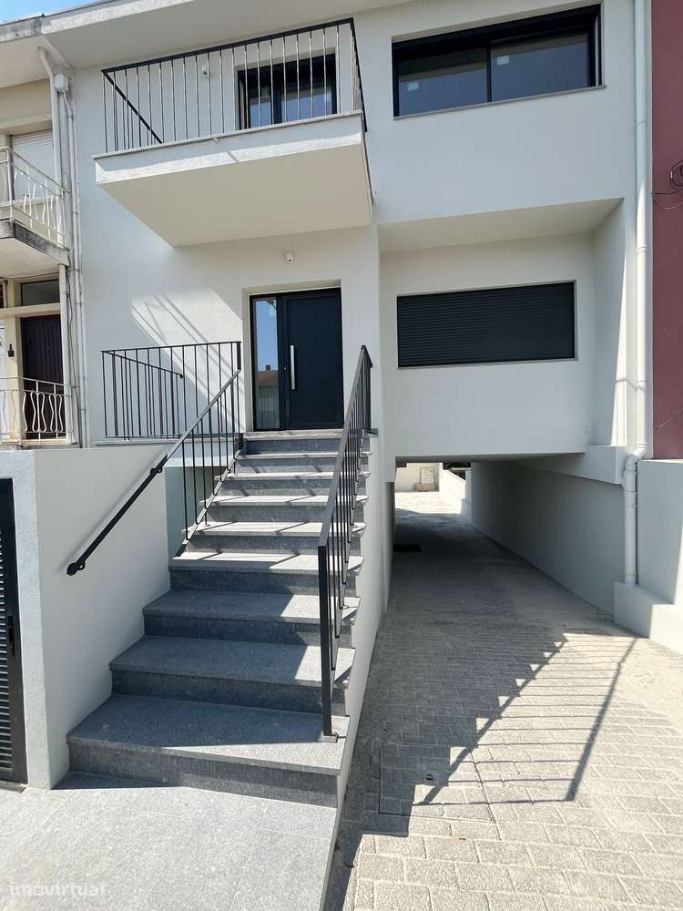 Comprar Excepcional Moradia T3 /Eevador Pedrouços Maia-17
