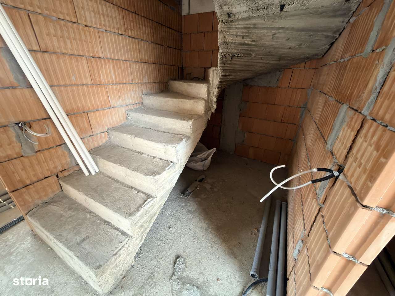 Casa P+1+Pod inalt. 4 cam. Util 107mp. Teren 260mp - Imagine principală: 4/16