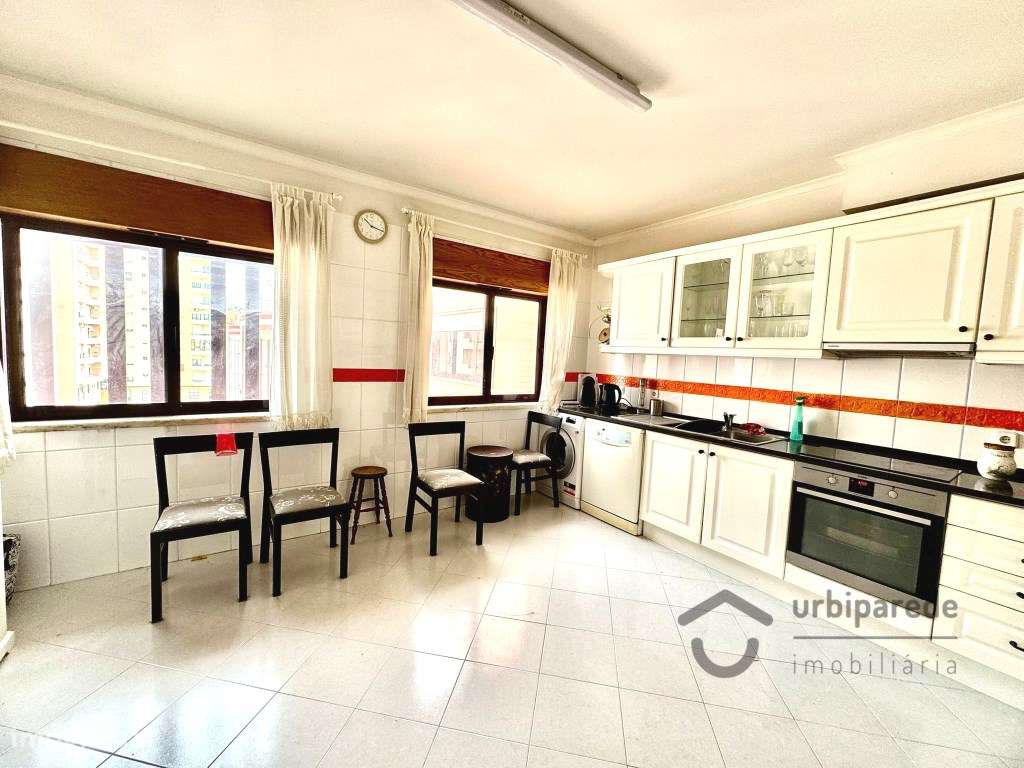 Apartamento T2+1 Duplex, c/ parqueamento, Ramada Caneças.-10