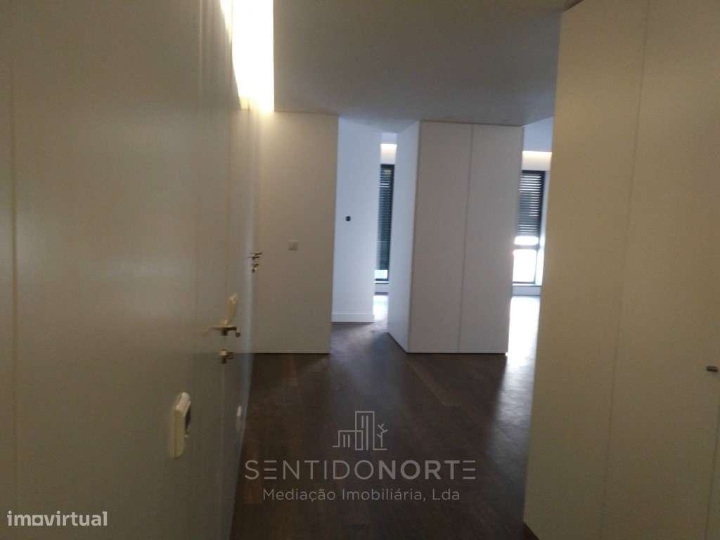 Apartamento T4 junto à Rotunda da Boavista-9