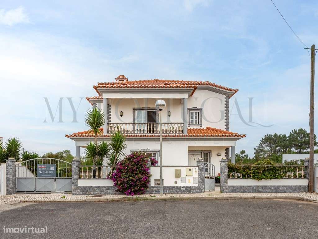 Moradia T4+1 em Ribamar: Onde o Mar e o Conforto se Encontram-37