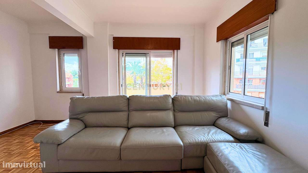 T2 Alverca com varandas e prédio com 2 elevadores - Grande imagem: 5/27