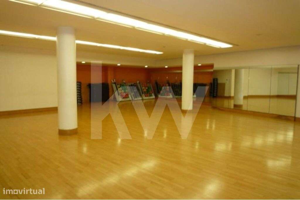 Loja com 5.136m2 + 164 Frações de Estacionamentos em Paranhos no conce - Grande imagem: 4/20