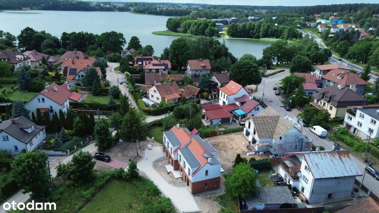 Dom jednorodzinny dwulokalowy z garażem w bryle bu