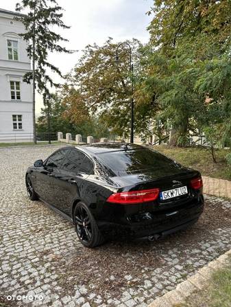 Jaguar XE 2.0 D R-Sport - 6