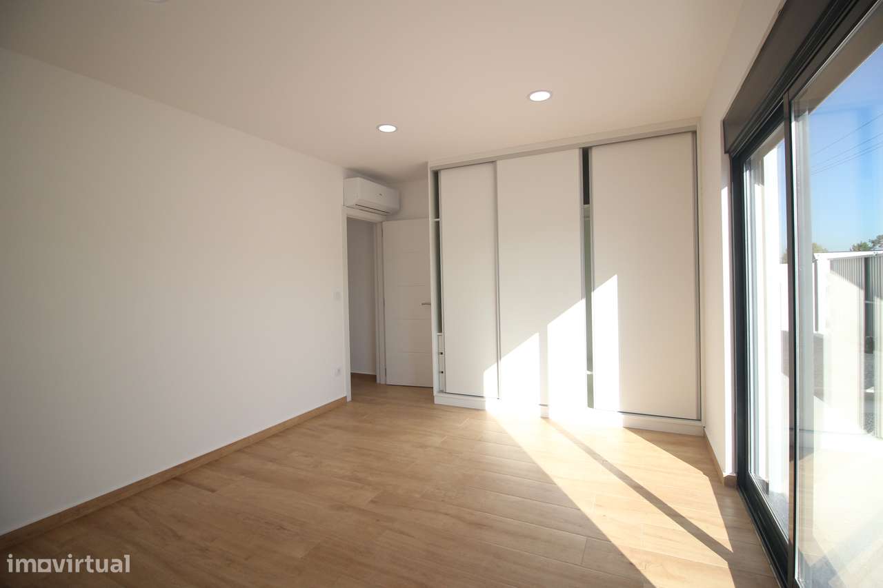 Moradia Térrea Isolada T3 Nova em lote de 340m2 em Fernão Ferro-18