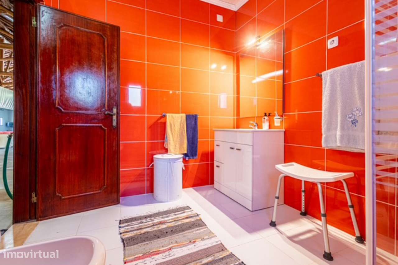 Quintinha com habitação, armazéns e terreno - Rio Maior-8