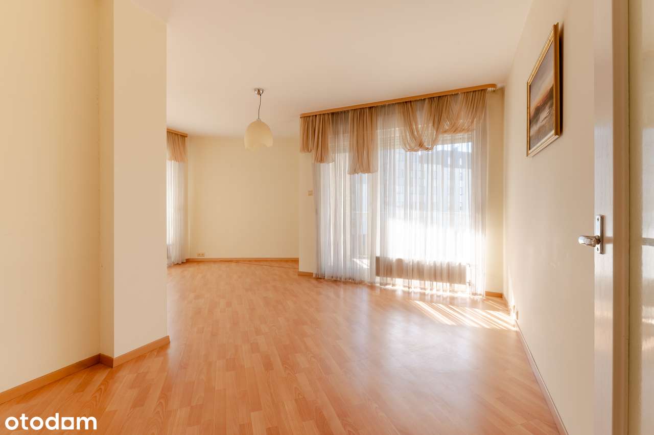 Mieszkanie dla osób szukających przestrzeni z 3 balkonami i parkingiem-6