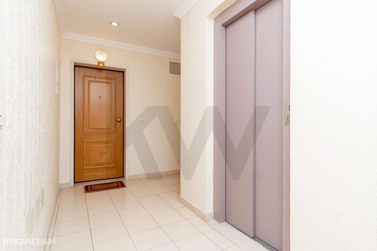 Apartamento T2 com elevador, varandas, arrecadação e Vista Fantástica-29