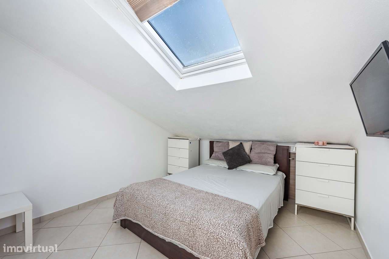 Casa tradicional reformada com grande jardim em Budens-33