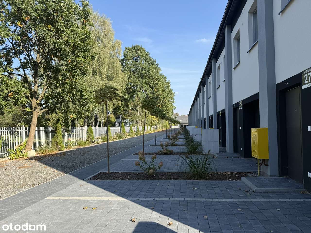 Osiedle w samym sercu Kobyłki.  Segmenty 96m2+49m2. 900m od PKP-1