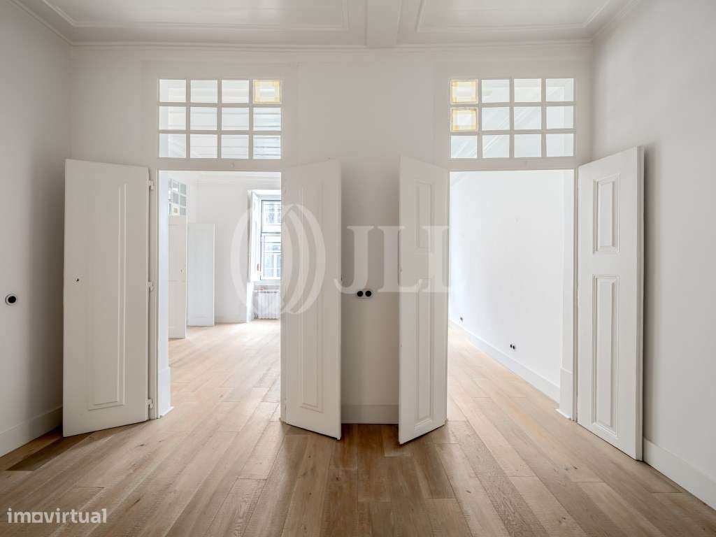Apartamento T2+2 , renovado, em Alfama, Lisboa-8