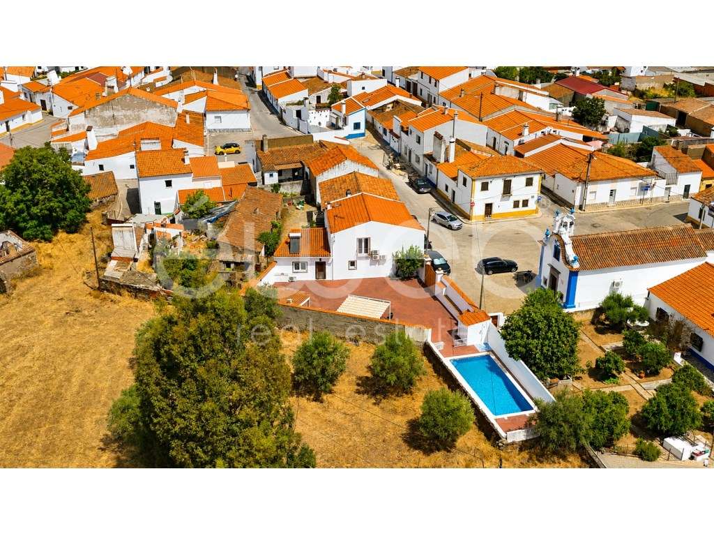 Moradia T4 de Arquitetura Alentejana com Piscina, Motrinos, Regueng...-10