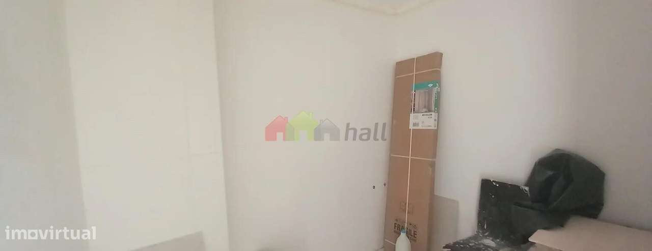 Apartamento T2 Renovado na Camarinha em Setúbal-7