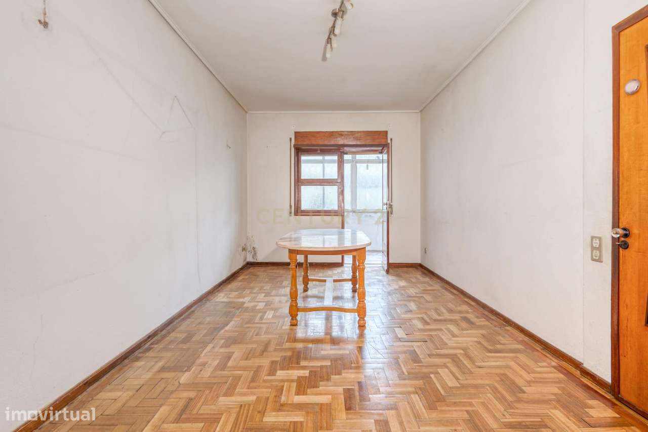 ✨ T1+1 com Pátio no Porto – Excelente Oportunidade de Valorização! ✨-7