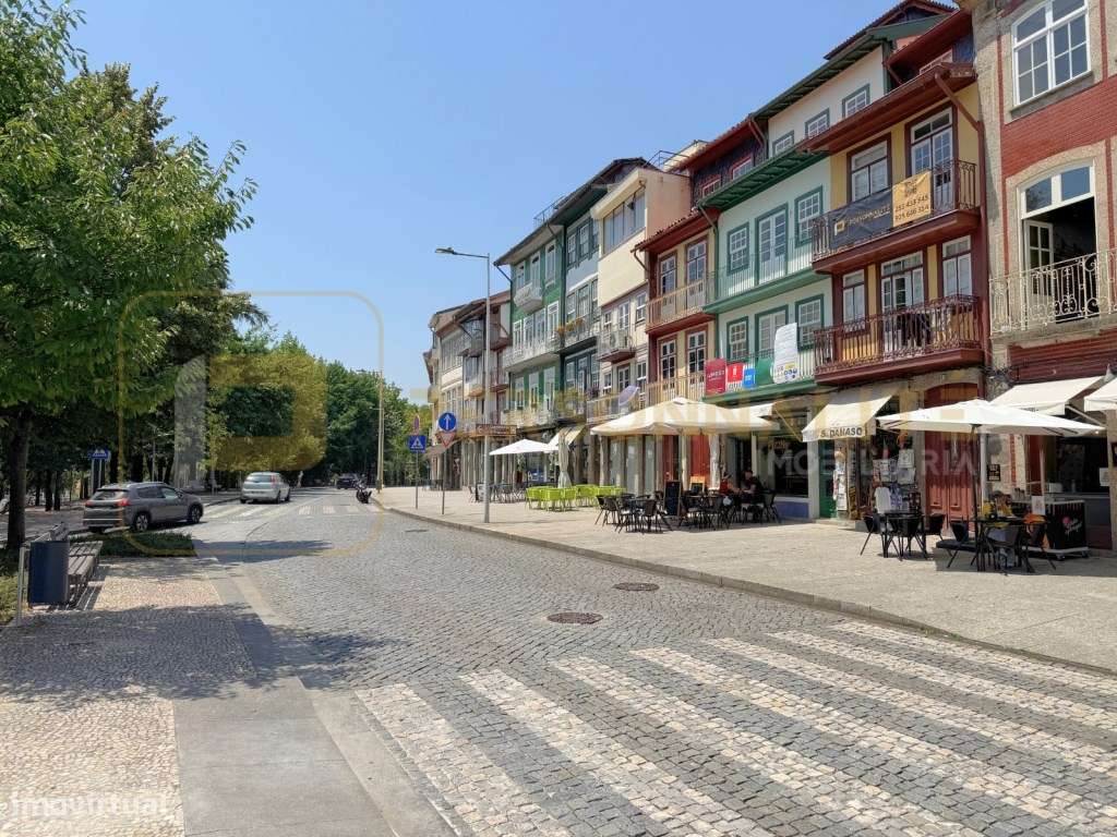 Prédio com loja e duas habitações | Centro Histórico de Guimarães-15