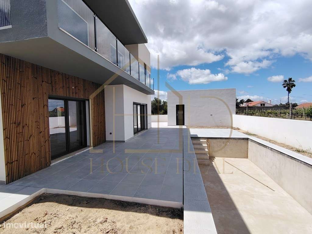 Magnífica Moradia T4 com Garagem e Piscina. Vendas de Azeitão-14
