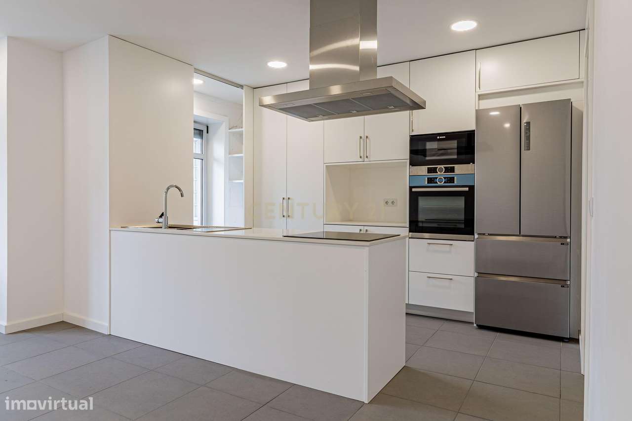 Apartamento T3 com garagem e elevador no centro de Braga - Grande imagem: 5/40