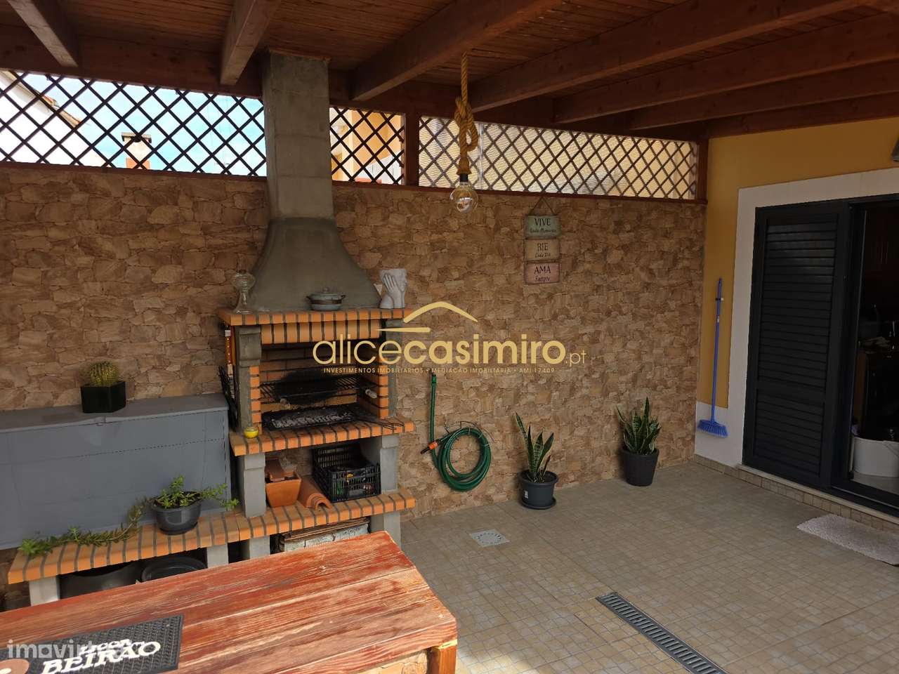 Moradia T4 - boas áreas- excelente estado!-19