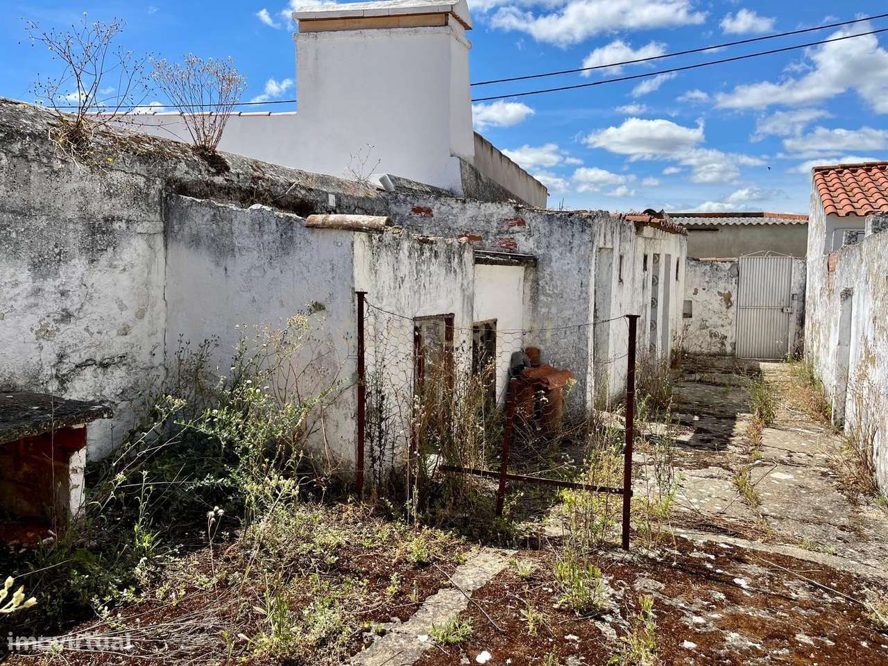 Moradia T2 , perto da praia, para Recuperar em Oriola, Évora.-10